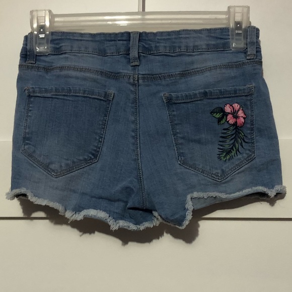 Light wash denim shorts with pink flowers - Picture 2 of 5